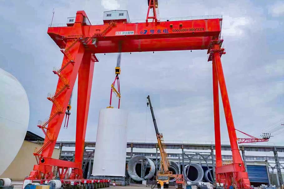 600t new Chinese-style large <a href=https://www.weihuacraneglobal.com/product/Gantry-Crane/ target=_blank class=infotextkey>gantry crane</a> for Guangdong Yue Hydropower Project.jpg